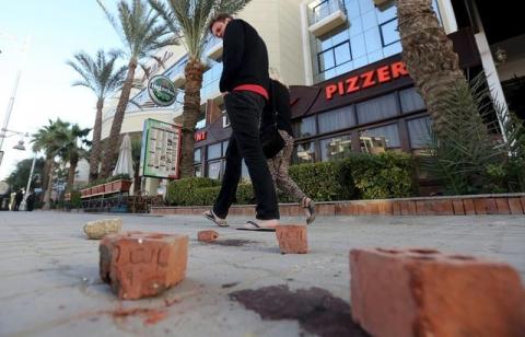 A tourist looks at blood trails near the entrance to Bella Vista Hotel in the Red Sea resort of Hurghada, Egypt, January 9, 2016. PHOTO BY REUTERS/Mohamed Abd El Ghany