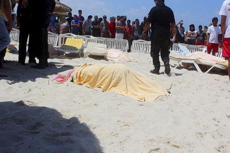 The body of a tourist shot dead by a gunman lies near a beachside hotel in Sousse, Tunisia, June 26, 2015. PHOTO BY REUTERS/Amine Ben Aziza