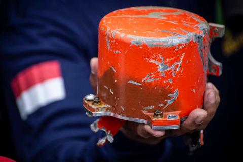 ndonesia's National Transportation Safety Committee (KNKT) officer shows a cockpit voice recorder (CVR) of a Lion Air JT610 that crashed into Tanjung Karawang sea, on the deck of Indonesia's Navy ship KRI Spica-934 at Karawang sea in West Java, Indonesia, January 14, 2019 in this photo taken by Antara Foto. PHOTO BY REUTERS/Aprillio Akbar