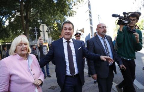 Top candidate and head of far-right Freedom Party (FPOe) Heinz-Christian Strache and his mother Marion Strache arrive at a polling station in Vienna, Austria, October 15, 2017. PHOTO BY REUTERS/Leonhard Foeger