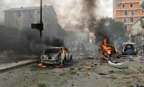 Vehicles burn at the scene of an explosion in Mogadishu, Somalia, July 30, 2017. PHOTO BY REUTERS/Feisal Omar