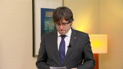 Sacked Catalan President Carles Puigdemont makes a statement in this still image from video calling for the release of "the legitimate government of Catalonia", after a Spanish judge ordered nine Catalan secessionist leaders to be held in custody in Brussels, Belgium, November 2, 2017. PHOTO BY REUTERS