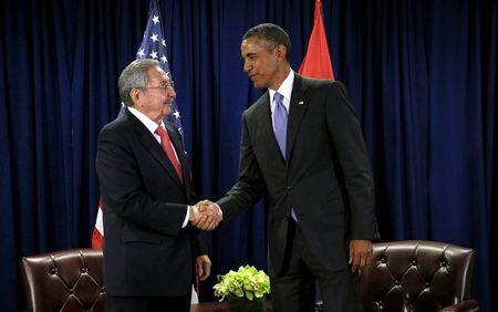 U.S. President Barack Obama (R) and Cuban President Raul Castro shake hands at the start of their meeting at the United Nations General Assembly in New York, September 29, 2015. PHOTO BY REUTERS/Kevin Lamarque