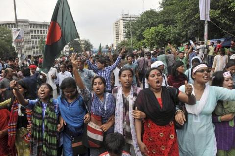 People shout slogans as they celebrate after hearing the verdict of the trial of Mohammad Kamaruzzaman, assistant secretary general of the Jamaat-e-Islami party, in Dhaka May 9, 2013. PHOTO BY REUTERS/Khurshed Rinku