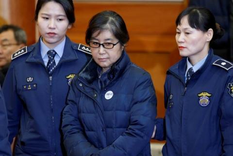 Choi Soon-sil, the woman at the centre of the South Korean political scandal and long-time friend of President Park Geun-hye, arrives for a hearing arguments for South Korean President Park Geun-hye's impeachment trial at the Constitutional Court in Seoul, South Korea, January 16, 2017. PHOTO BY REUTERS/Kim Hong-Ji