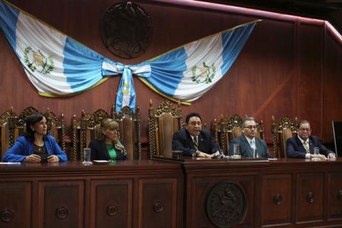 President of Guatemala's Constitutional Court Jose Francisco de Mata Vela (C) speaks during a news conference to announce their decision to stop the expulsion of Ivan Velasquez, head of the International Commission Against Impunity in Guatemala (CICIG) in Guatemala City, Guatemala, August 29, 2017. PHOTO BY REUTERS/Jose Cabezas