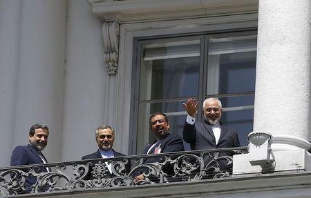Iranian Foreign Minister Javad Zarif (R) listens to questions from journalists as he stands next to Iran's chief nuclear negotiator Abbas Araghchi (L) and Hossein Fereydoon (2nd L), brother and close aide to President Hassan Rouhani, on the balcony of Palais Coburg, the venue for nuclear talks in Vienna, Austria, July 10, 2015. PHOTO BY REUTERS/Leonhard Foeger