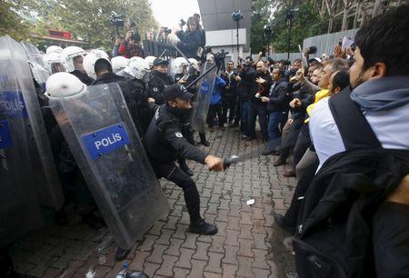 Demonstrators are stopped by the police during a protest against Ankara bombings, in Istanbul, Turkey, October 13, 2015. PHOTO BY REUTERS/Osman Orsal