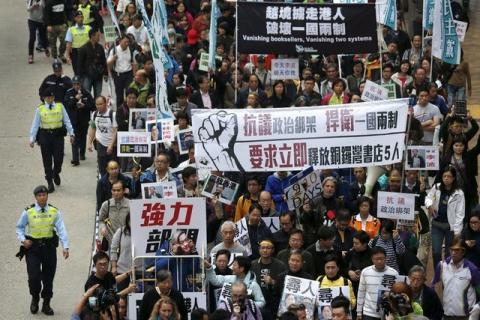 Demonstrators march during a protest over the disappearance of booksellers, in Hong Kong, China January 10, 2016. The banner at the centre reads, "Against political kidnapping. Safeguarding One Country, Two Systems. Demanding the immediate release of the five people from Causeway Bay Books." PHOTO BY REUTERS/Tyrone Siu