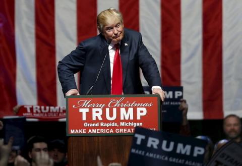 U.S. Republican presidential candidate Donald Trump addresses the crowd during a campaign rally in Grand Rapids, Michigan, December 21, 2015. PHOTO BY REUTERS/Rebecca Cook