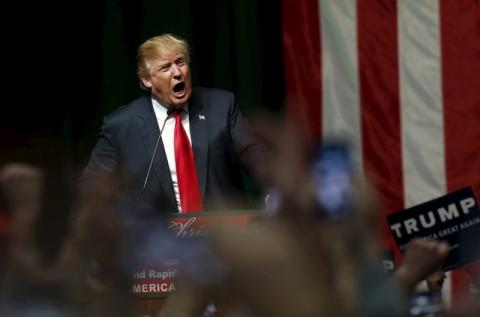 Republican presidential candidate Donald Trump addresses the crowd during a campaign rally in Grand Rapids, Michigan, December 21, 2015. PHOTO BY REUTERS/Rebecca Cook 