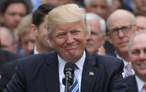 U.S. President Donald Trump (C) gathers with Congressional Republicans in the Rose Garden of the White House after the House of Representatives approved the American Healthcare Act, to repeal major parts of Obamacare and replace it with the Republican healthcare plan, in Washington, U.S., May 4, 2017. PHOTO BY REUTERS/Carlos Barria