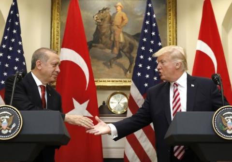 Turkey's President Recep Tayyip Erdogan (L) shakes hands with U.S President Donald Trump as they give statements to reporters in the Roosevelt Room of the White House in Washington, U.S., May 16, 2017. PHOTO BY REUTERS/Kevin Lamarque