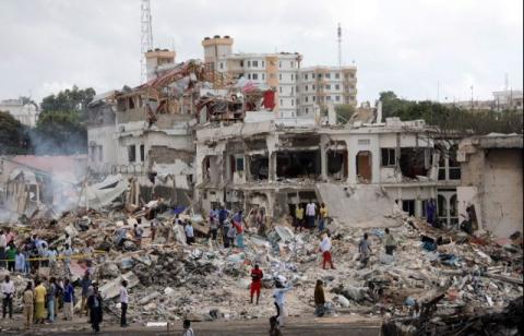 Somali government forces and civilians gather at the scene of an explosion in KM4 street in the Hodan district of Mogadishu, Somalia, October 15, 2017. PHOTO BY REUTERS/Feisal Omar