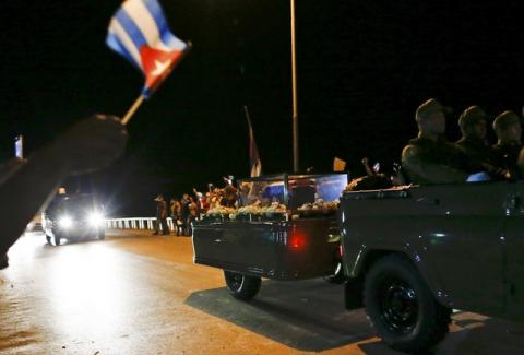 The caravan carrying the ashes of Fidel Castro passes along a street on the way to the eastern city of Santiago, in Ranchuelo, Cuba, November 30, 2016. PHOTO BY REUTERS/Carlos Barria