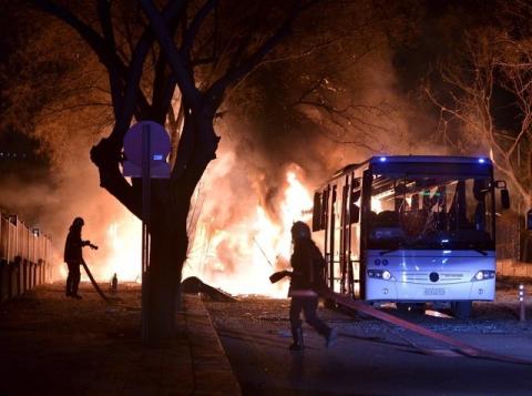 Firefighters prepare to extinguish fire after an explosion in Ankara, Turkey, February 17, 2016. PHOTO BY REUTERS/Ihlas News Agency