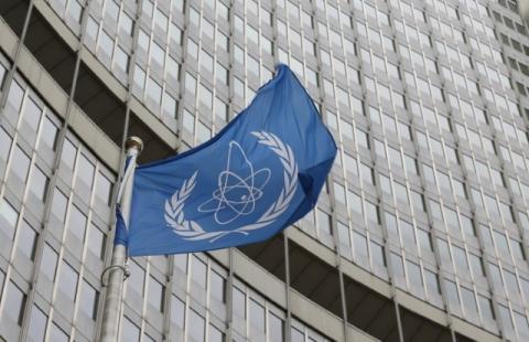 The flag of the International Atomic Energy Agency (IAEA) flies in front of its headquarters in Vienna, Austria, January 15, 2016. PHOTO BY REUTERS/Leonhard Foeger