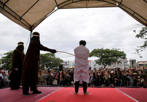 An Indonesian man is publicly caned for having gay sex in Banda Aceh, Aceh province, Indonesia, May 23, 2017. PHOTO BY REUTERS/Beawiharta