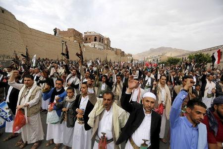 Houthi followers demonstrate against Saudi-led air strikes in Yemen's capital Sanaa, July 24, 2015. PHOTO BY REUTERS/Khaled Abdullah