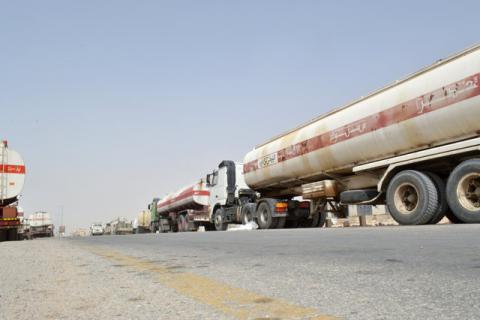 Fuel tanker trucks carrying smuggled petrol are seen on a road linking Bir Ali with Ataq city, the provincial capital of Shabwa province, Yemen, January 10, 2016. PHOTO BY REUTERS/Stringer