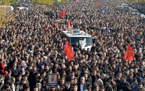Thousands march during the funeral of the Bar Association President Tahir Elci in Kurdish dominated southeastern city of Diyarbakir, Turkey, November 29, 2015. PHOTO BY REUTERS/Stringer