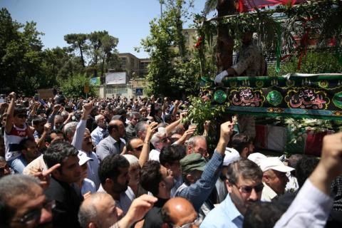 People attend the funeral of the victims who were killed on the June 7 attack at the Iranian parliament and Ayatollah Khomeini's mausoleum, in Tehran, Iran June 9, 2017. PHOTO BY REUTERS/TIMA