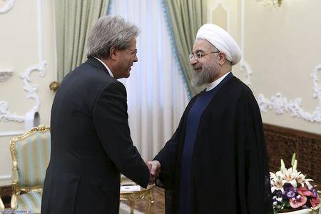 Iran's President Hassan Rouhani (R) shakes hands with Italian Foreign Minister Paolo Gentiloni in Tehran August 5, 2015. PHOTO BY REUTERS