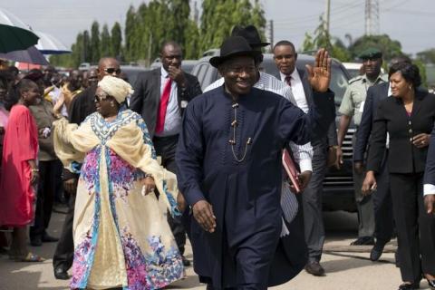 Nigeria's President Goodluck Jonathan (C) and wife waves to people in the queue waiting to cast their vote in Otuoke, Bayelsa State, March 28, 2015. PHOTO BY REUTERS/Afolabi Sotunde