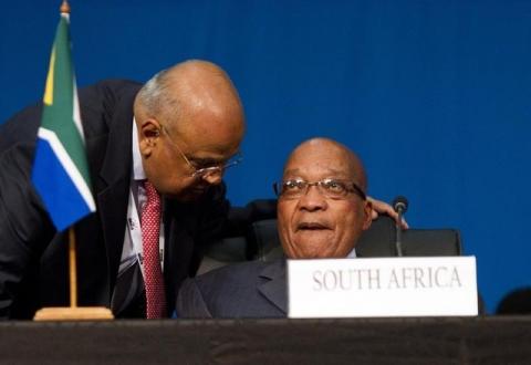 South Africa's Finance Minister Pravin Gordhan speaks to President Jacob Zuma (R) during closing remarks during the 5th BRICS Summit in Durban, March 27, 2013. PHOTO BY REUTERS/Rogan Ward