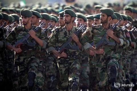 Members of Iran's Revolutionary Guards march during a military parade to commemorate the 1980-88 Iran-Iraq war in Tehran, September 22, 2007. PHOTO BY REUTERS/Morteza Nikoubazl