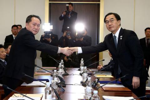  Head of the North Korean delegation, Ri Son Gwon shakes hands with South Korean counterpart Cho Myoung-gyon as they exchange documents after their meeting at the truce village of Panmunjom in the demilitarised zone separating the two Koreas, South Korea, January 9, 2018. PHOTO BY REUTERS/Korea Pool