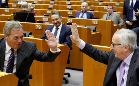 European Commission President Jean-Claude Juncker and Brexit campaigner and member of the European Parliament Nigel Farage gesture before the start of the plenary session on the EU budget, at the European Parliament in Brussels, Belgium, May 2, 2018. PHOTO BY REUTERS/Francois Lenoir