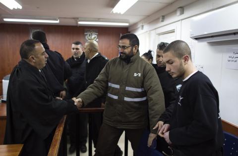 Palestinian Hussam Kawasmeh (C), a member of the militant Hamas Islamist group, shakes hands with his lawyer in a courtroom at Ofer military court near the West Bank city of Ramallah January 6, 2015. PHOTO BY REUTERS/Ronen Zvulun