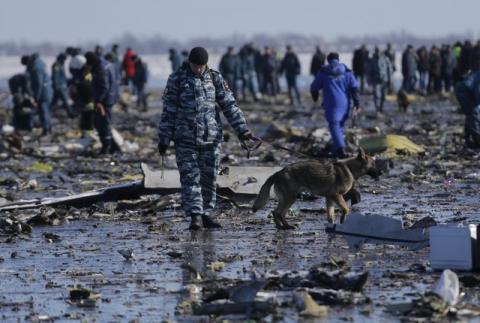 Emergencies Ministry members work at the crash site of a Boeing 737-800 Flight FZ981 operated by Dubai-based budget carrier Flydubai, at the airport of Rostov-On-Don, Russia, March 20, 2016. PHOTO BY REUTERS/Maxim Shemetov