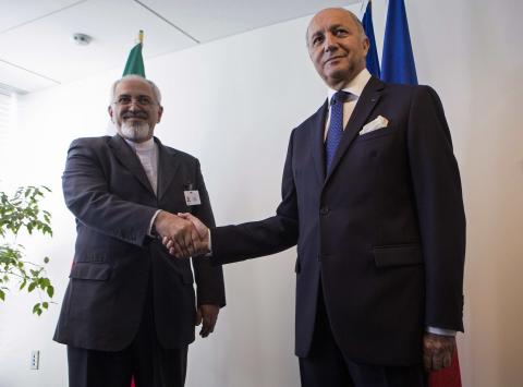 Iran's Foreign Minister Mohammad Javad Zarif (L) shakes hands with French Foreign Minister Laurent Fabius during the UN General Assembly
