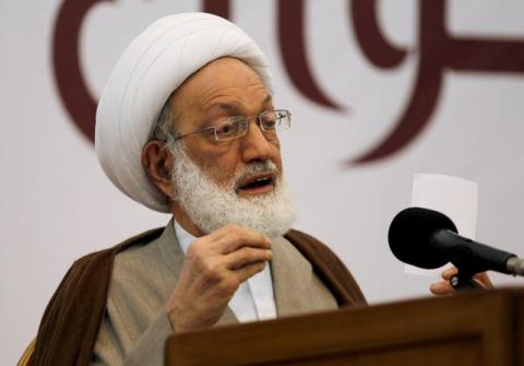Bahrain's leading Shi'ite cleric Isa Qassim gives a rare speech as a translator is seen behind him at Saar Mosque, west of Manama, Bahrain, February 10, 2012. PHOTO BY REUTERS/Hamad I Mohammed