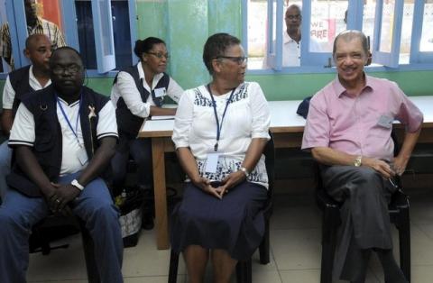 Seychelles President James Michel (R) talks to lawyer Alexia Antao at a voting centre during the presidential polls in Victoria, Seychelles, December 3, 2015. PHOTO BY REUTERS/George Thande