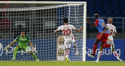 Democratic Republic of Congo's Jeremy Bokila (2nd R) scores a goal against Tunisia during their Group B soccer match of the 2015 African Cup of Nations in Bata, January 26, 2015. PHOTO BY REUTERS/Amr Abdallah Dalsh