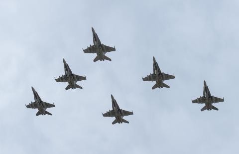 CF-18 Hornet fighter jets depart from 4 Wing Cold Lake, Alberta, October 21, 2014. PHOTO BY REUTERS/Cpl Audrey Solomon