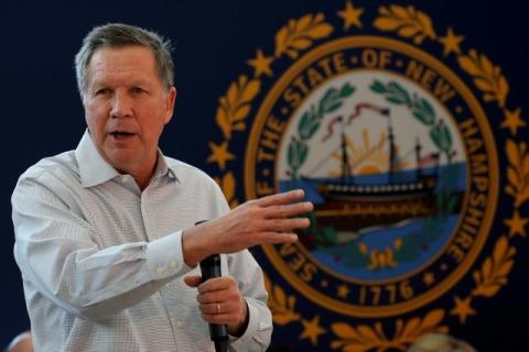 U.S. Republican presidential candidate John Kasich speaks to voters during a campaign town hall in Nashua, New Hampshire, February 7, 2016. PHOTO BY REUTERS/Mike Segar