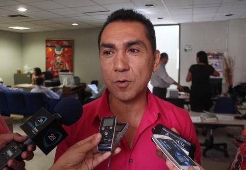 Fugitive former mayor Jose Luis Abarca speaks to the media in Chilpancingo in this October 29, 2013 file photo. PHOTO BY REUTERS/Stringer