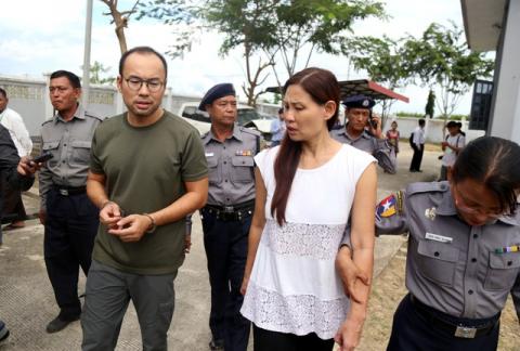 Cameraman Lau Hon Meng from Singapore (L) and reporter Mok Choy Lin from Malaysia arrive for their first appearance in the court after they were detained for attempting to fly a drone near parliament in the capital, Naypyitaw, Myanmar, November 10, 2017. PHOTO BY REUTERS/Stringer