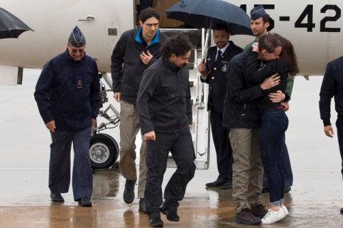 Antonio Pampliega (R), Jose Manuel Lopez (L) and Angel Sastre, three Spanish freelance journalists who went missing in Syria last year and were believed to have been kidnapped, arrive at Torrejon's military airport after been released, near Madrid, Spain, May 8, 2016. PHOTO BY REUTERS/Diego Crespo