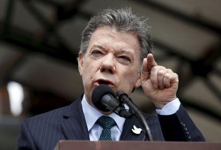 Colombia's President Juan Manuel Santos gestures during a presentation of new military leaders at the Jose Maria Cordova military school in Bogota, July 9, 2015. PHOTO BY REUTERS/John Vizcaino