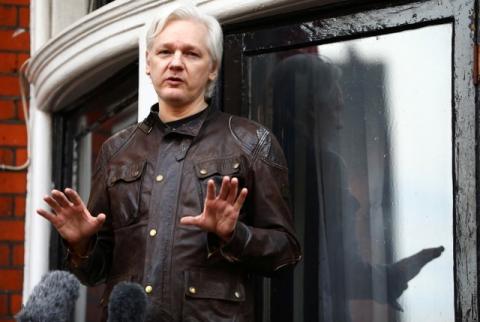 WikiLeaks founder Julian Assange is seen on the balcony of the Ecuadorian Embassy in London, Britain, May 19, 2017. PHOTO BY REUTERS/Neil Hall