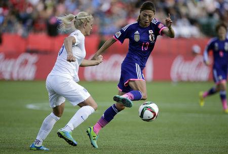 England midfielder Katie Chapman (16) and Japan midfielder Rumi Utsugi (13) fight for the ball during the second half in the semifinals of the FIFA 2015 Women's World Cup at Commonwealth Stadium, Edmonton, Alberta, CAN. PHOTO BY USA TODAY Sports, Erich Schlegel