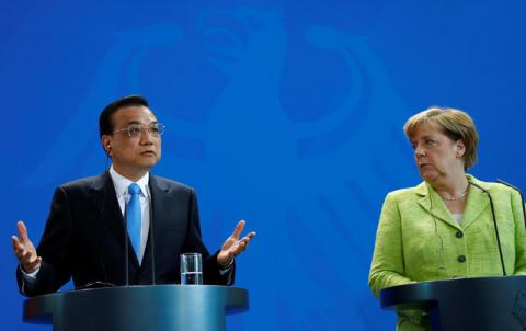 German Chancellor Angela Merkel and Chinese Premier Li Keqiang during news conference at the Chancellery in Berlin, Germany, June 1, 2017. PHOTO BY REUTERS/Fabrizio Bensch