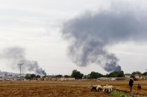 Smoke rises over the Syrian town of Kobani after an airstrike, as seen from the Turkish-Syrian border in the southeastern town of Suruc, October 19, 2014. PHOTO BY REUTERS/Kai Pfaffenbach