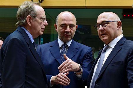 (L to R) Italy's Finance Minister Pier Carlo Padoan, European Economic and Financial Affairs Commissioner Pierre Moscovici and French Finance Minister Michel Sapin chat during a euro zone leaders summit on the situation in Greece, in Brussels, Belgium, July 11, 2015. PHOTO BY REUTERS/Eric Vidal