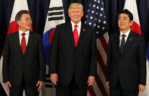 U.S. President Donald Trump meets South Korea's President Moon Jae-In and Japanese Prime Minister Shinzo Abe ahead the G20 leaders summit in Hamburg, Germany, July 6, 2017. PHOTO BY REUTERS/Carlos Barria